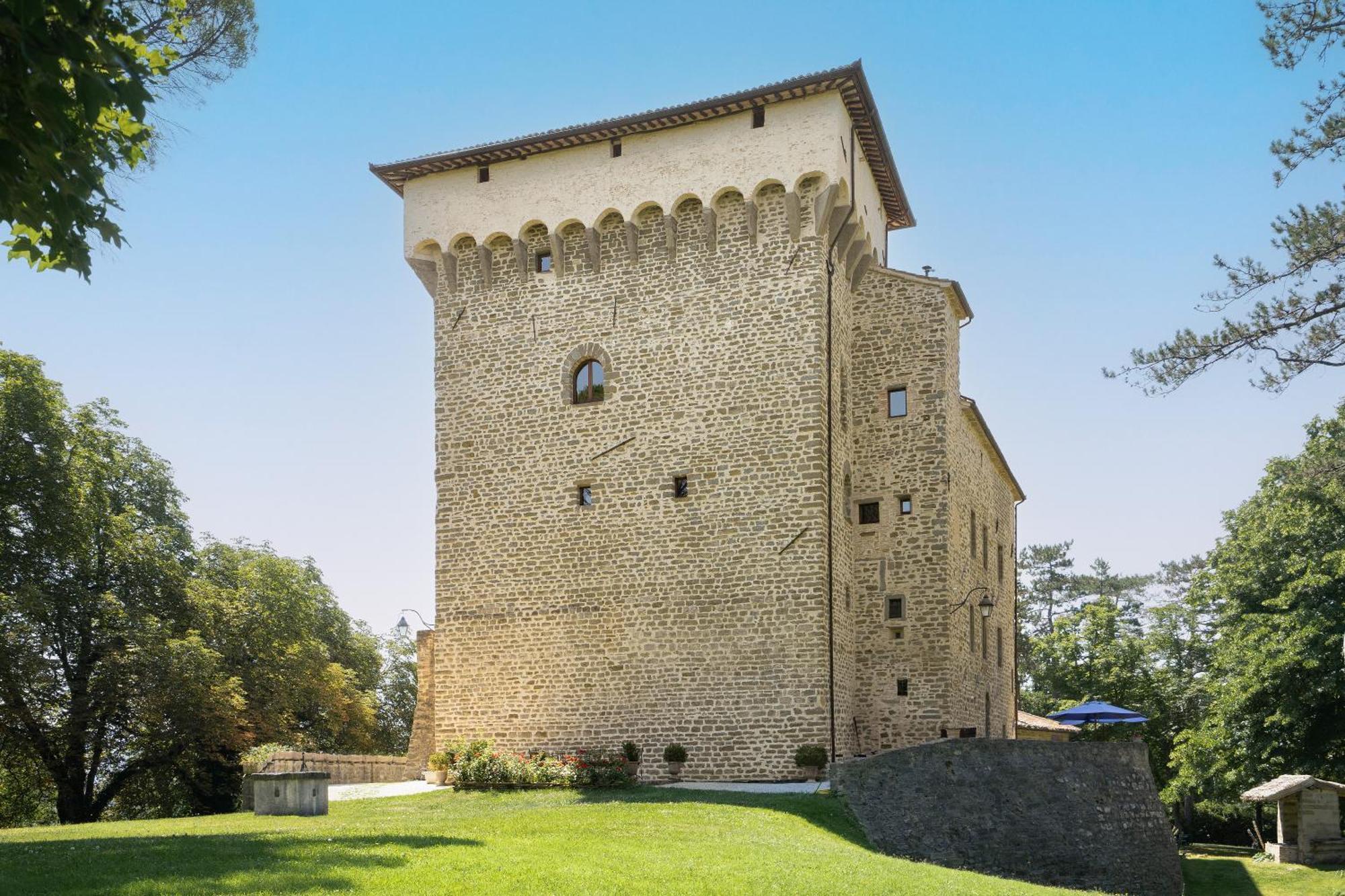 Castello Di Magrano Villa กุบบีโอ ภายนอก รูปภาพ